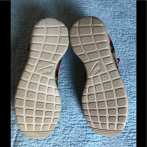 Nike Roche One Premium Plus Sneakers - Picture 5 of 5